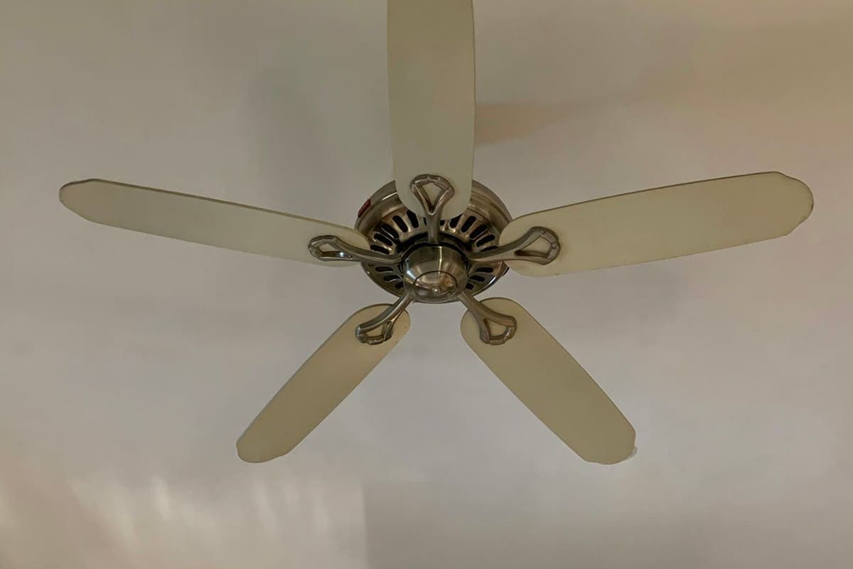 সিলিং ফ্যান ক্লিনিং